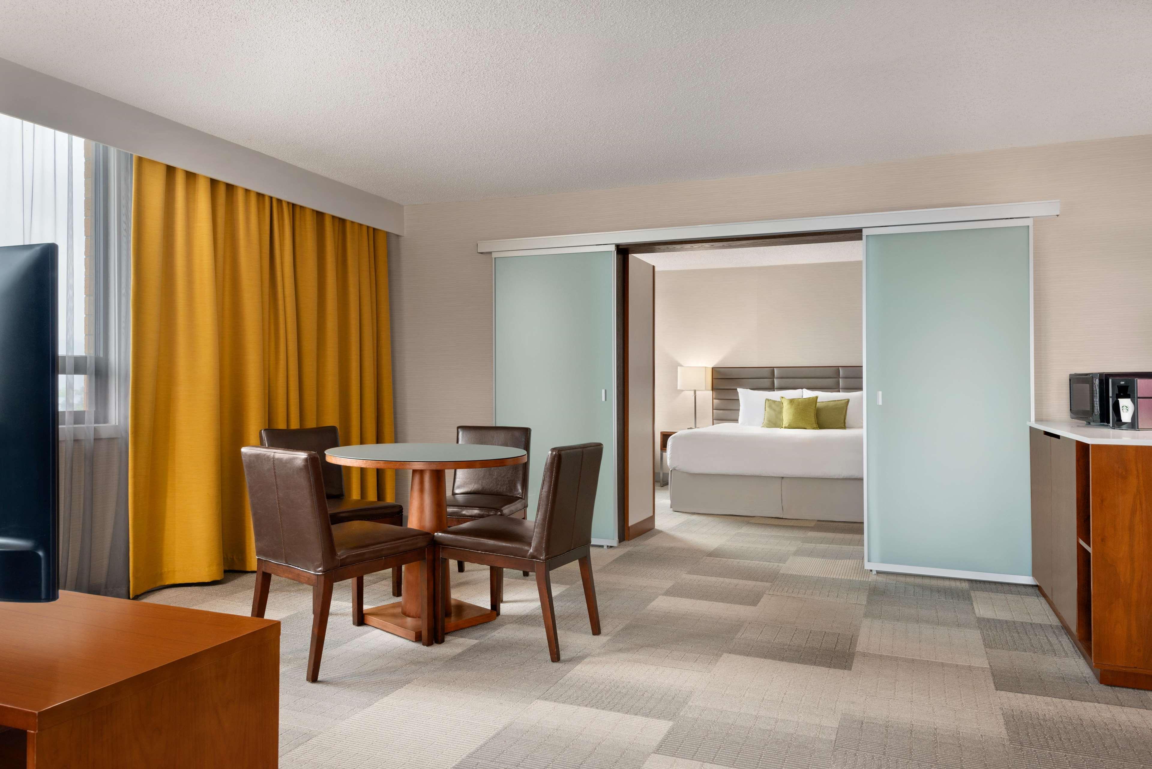Coast Prince George Hotel By Apa Bagian luar foto