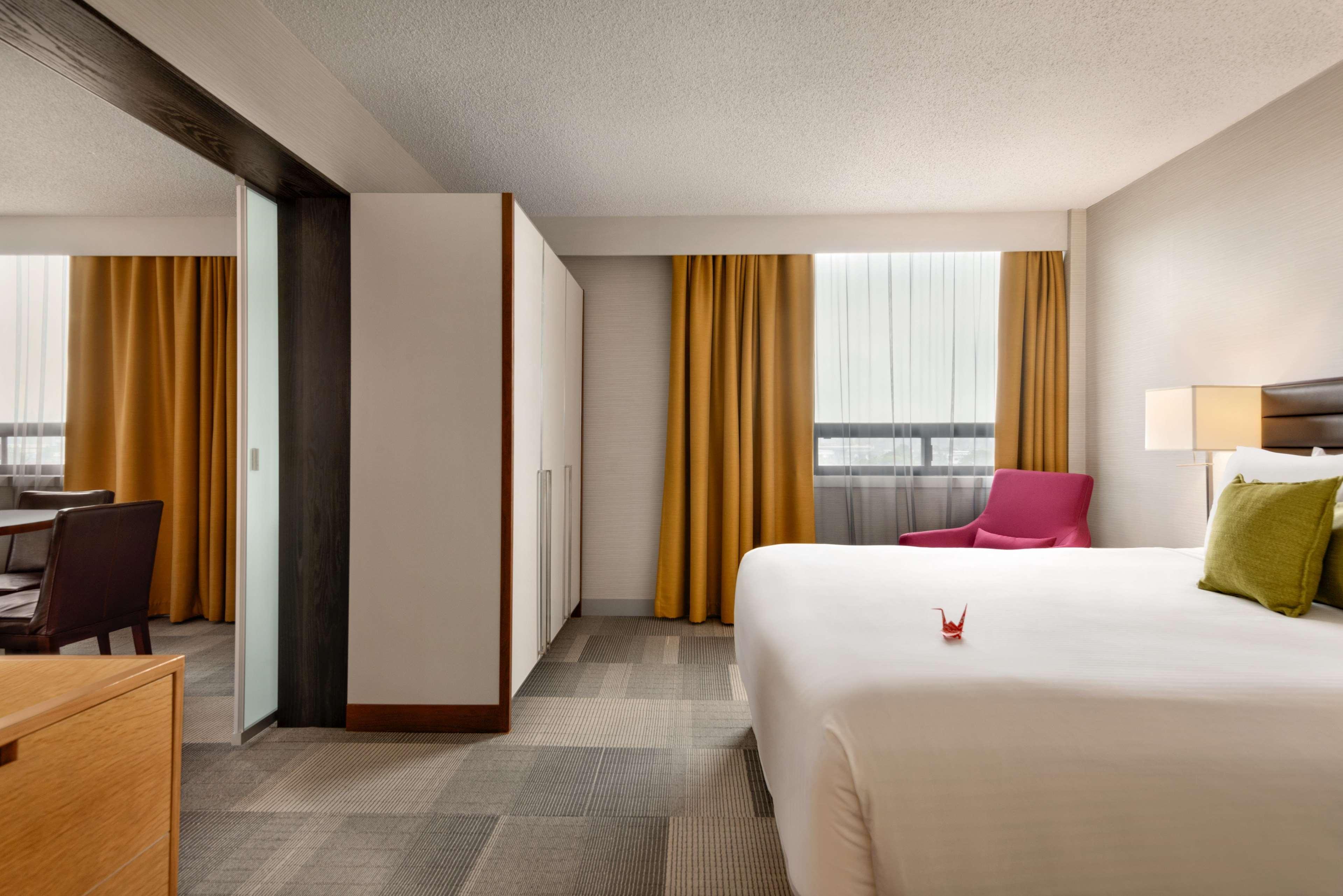 Coast Prince George Hotel By Apa Bagian luar foto