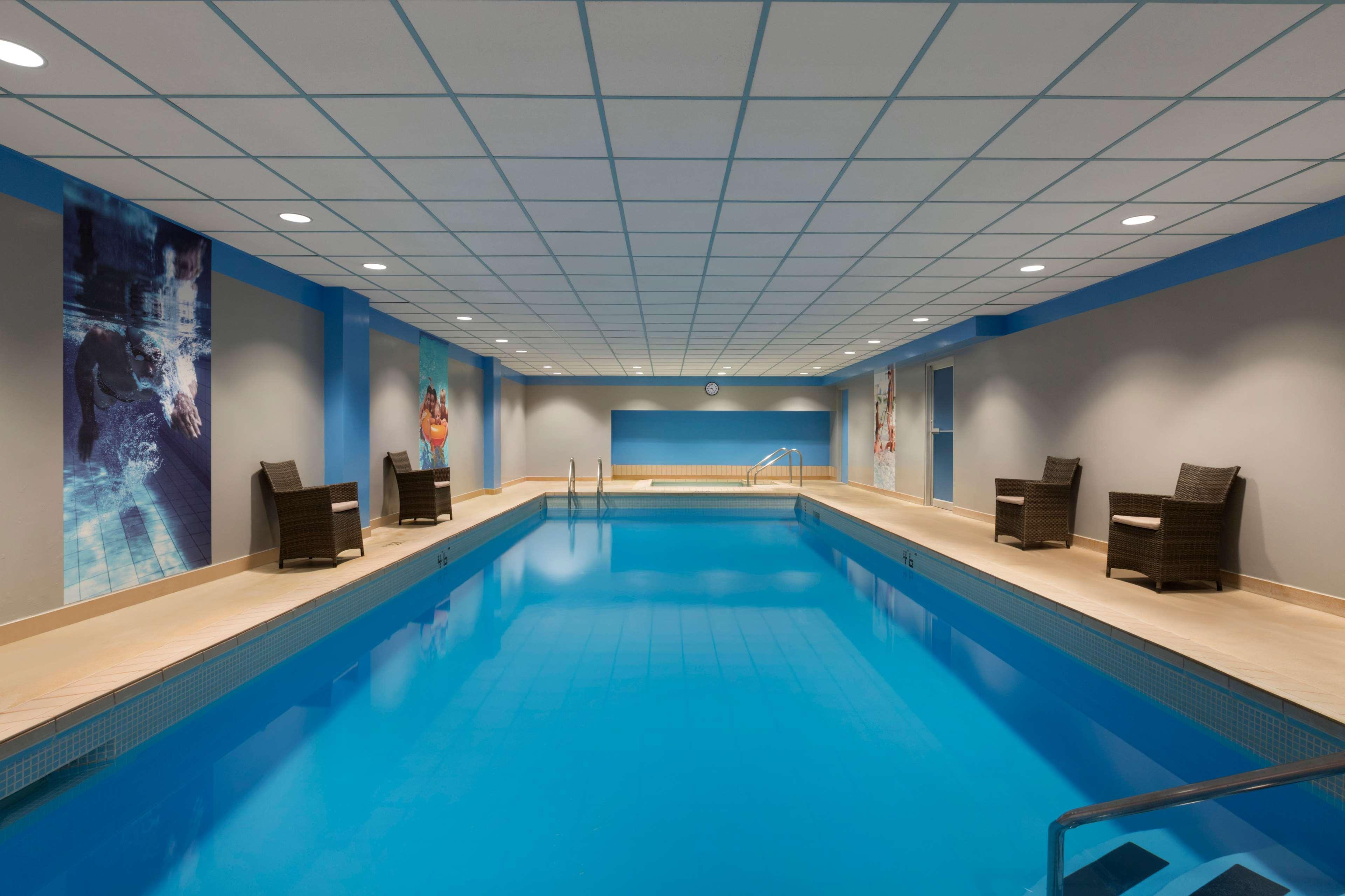Coast Prince George Hotel By Apa Bagian luar foto
