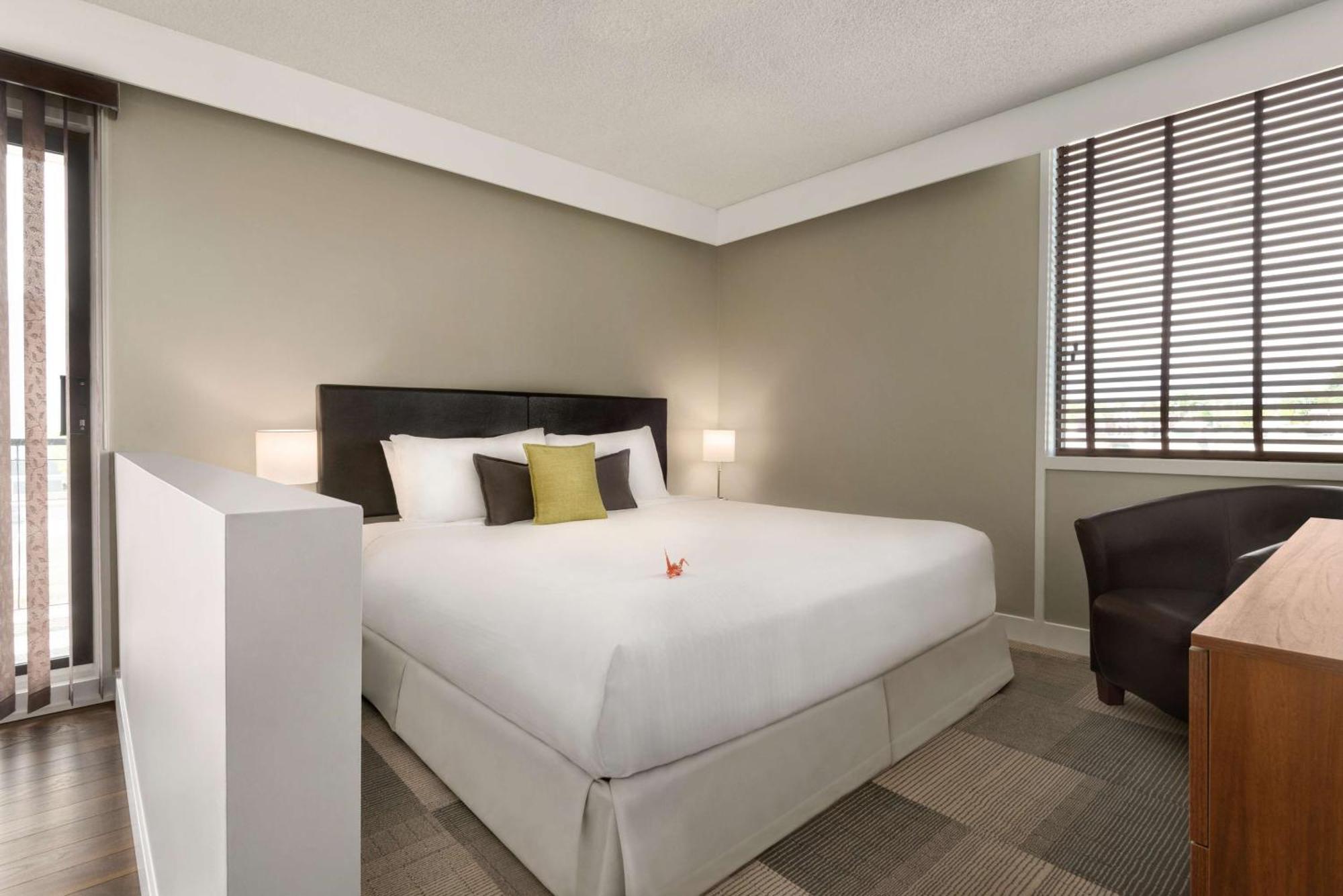 Coast Prince George Hotel By Apa Bagian luar foto