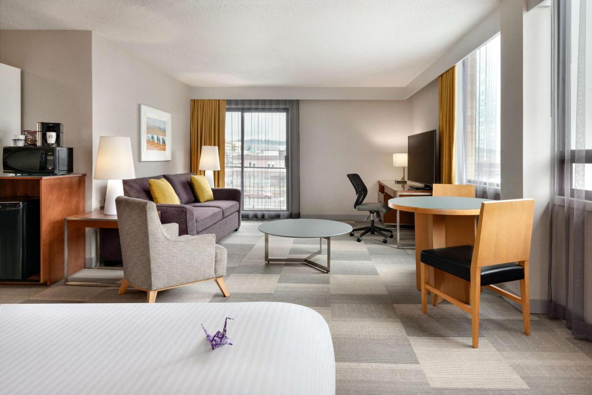 Coast Prince George Hotel By Apa Bagian luar foto