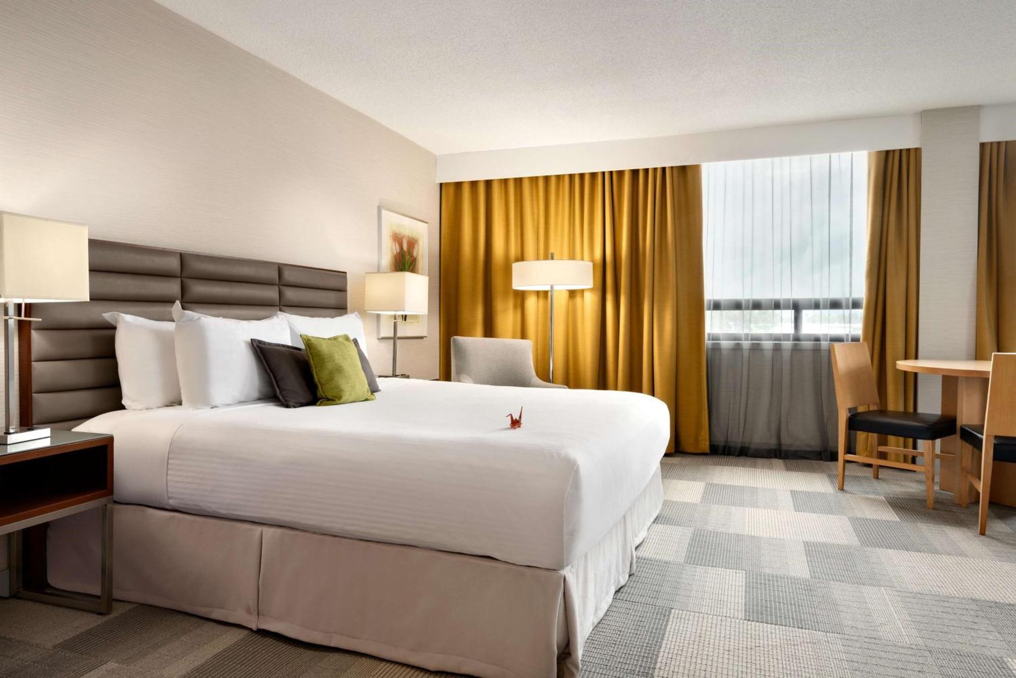 Coast Prince George Hotel By Apa Bagian luar foto