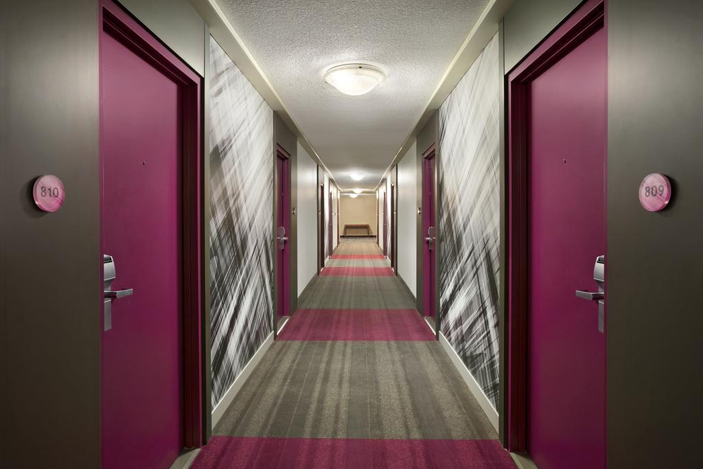 Coast Prince George Hotel By Apa Bagian luar foto