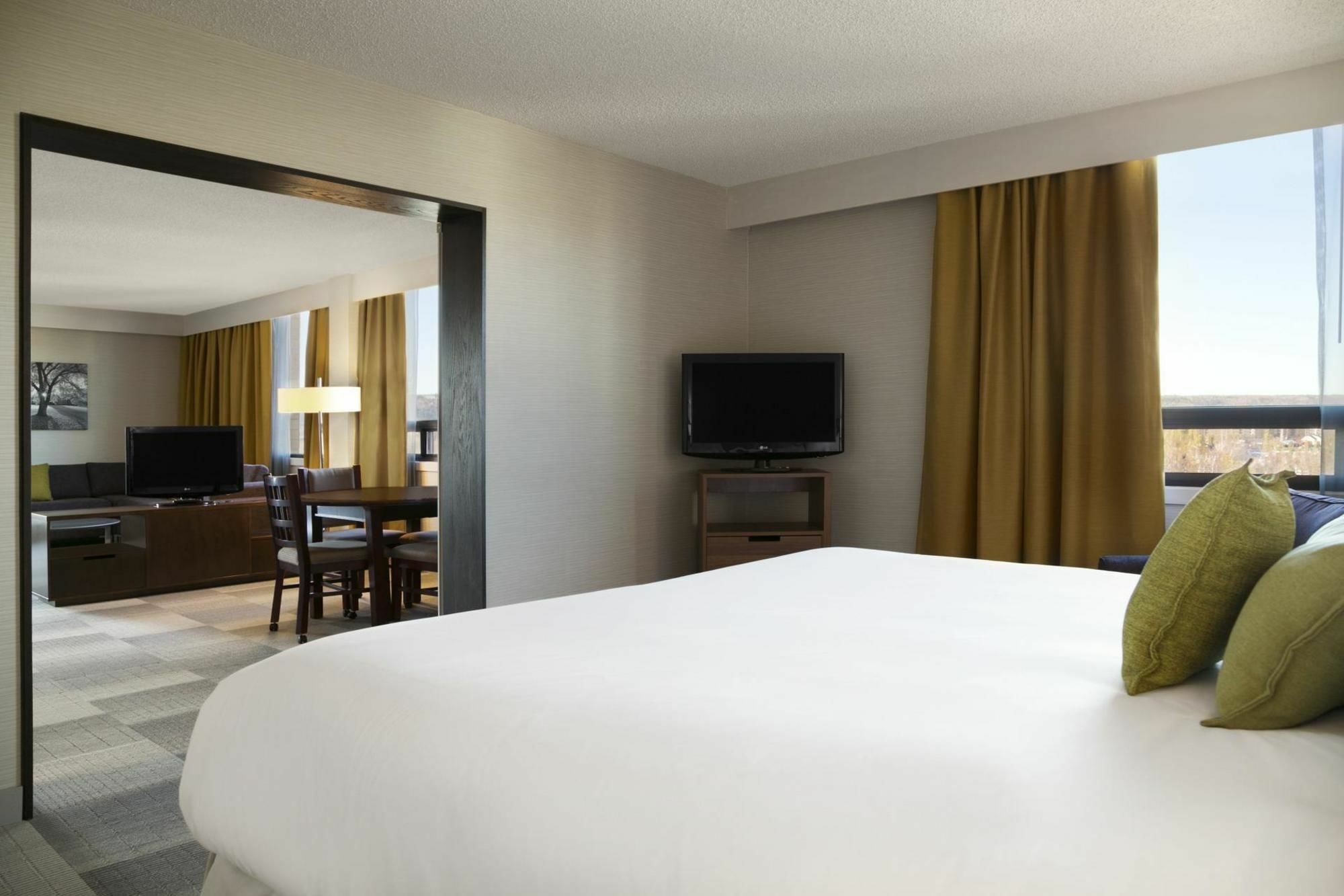Coast Prince George Hotel By Apa Bagian luar foto