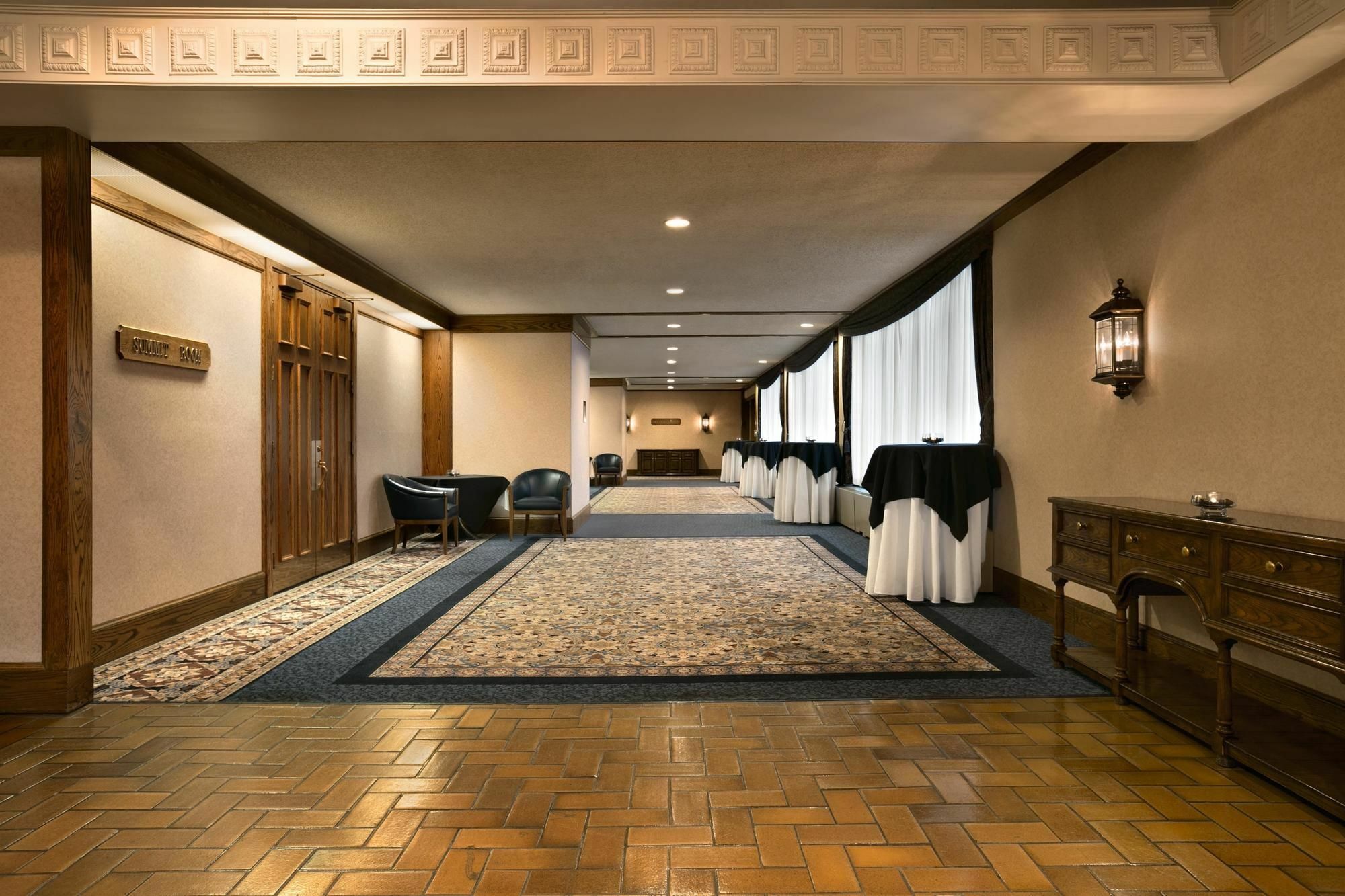 Coast Prince George Hotel By Apa Bagian luar foto