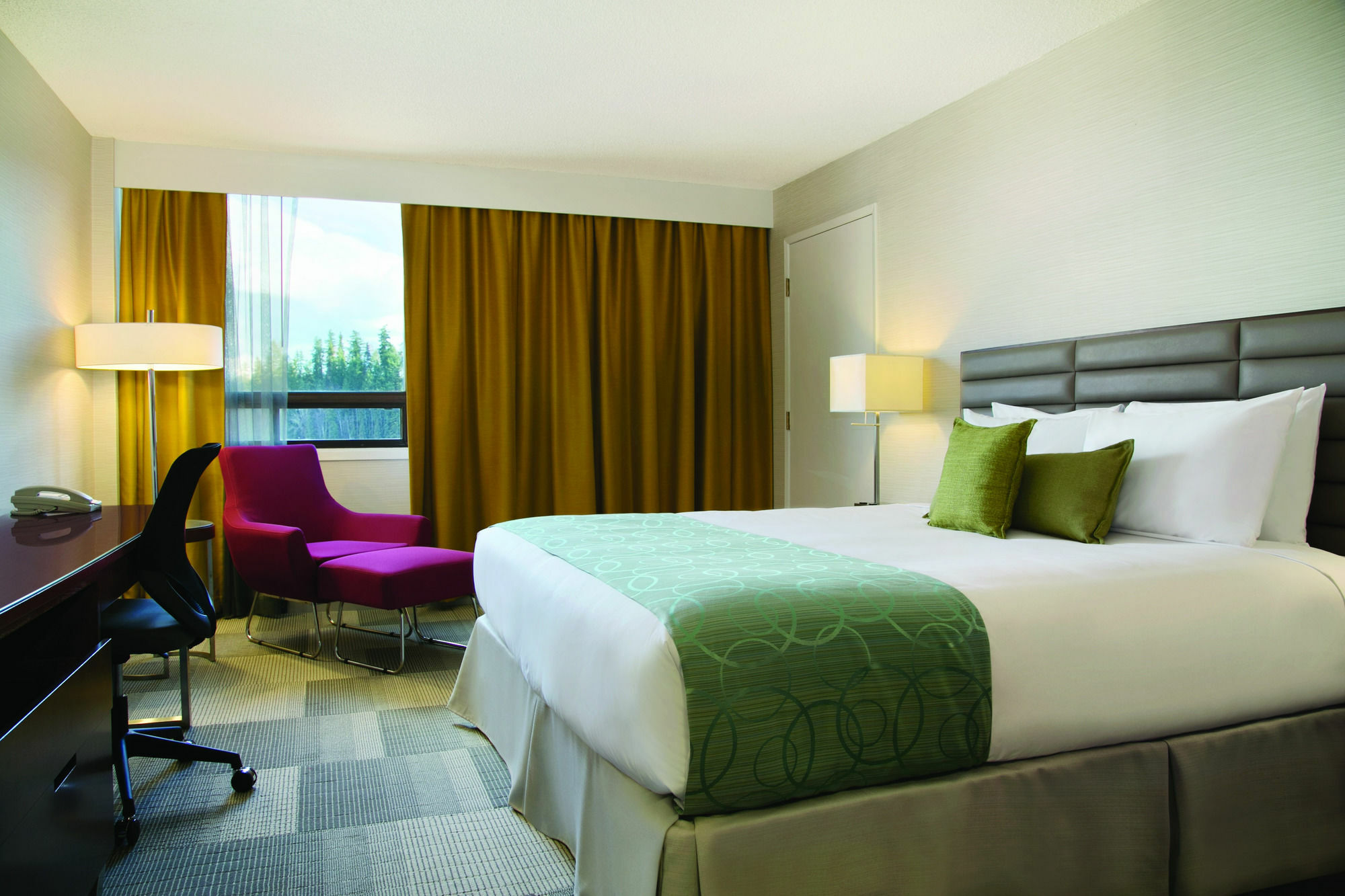 Coast Prince George Hotel By Apa Bagian luar foto