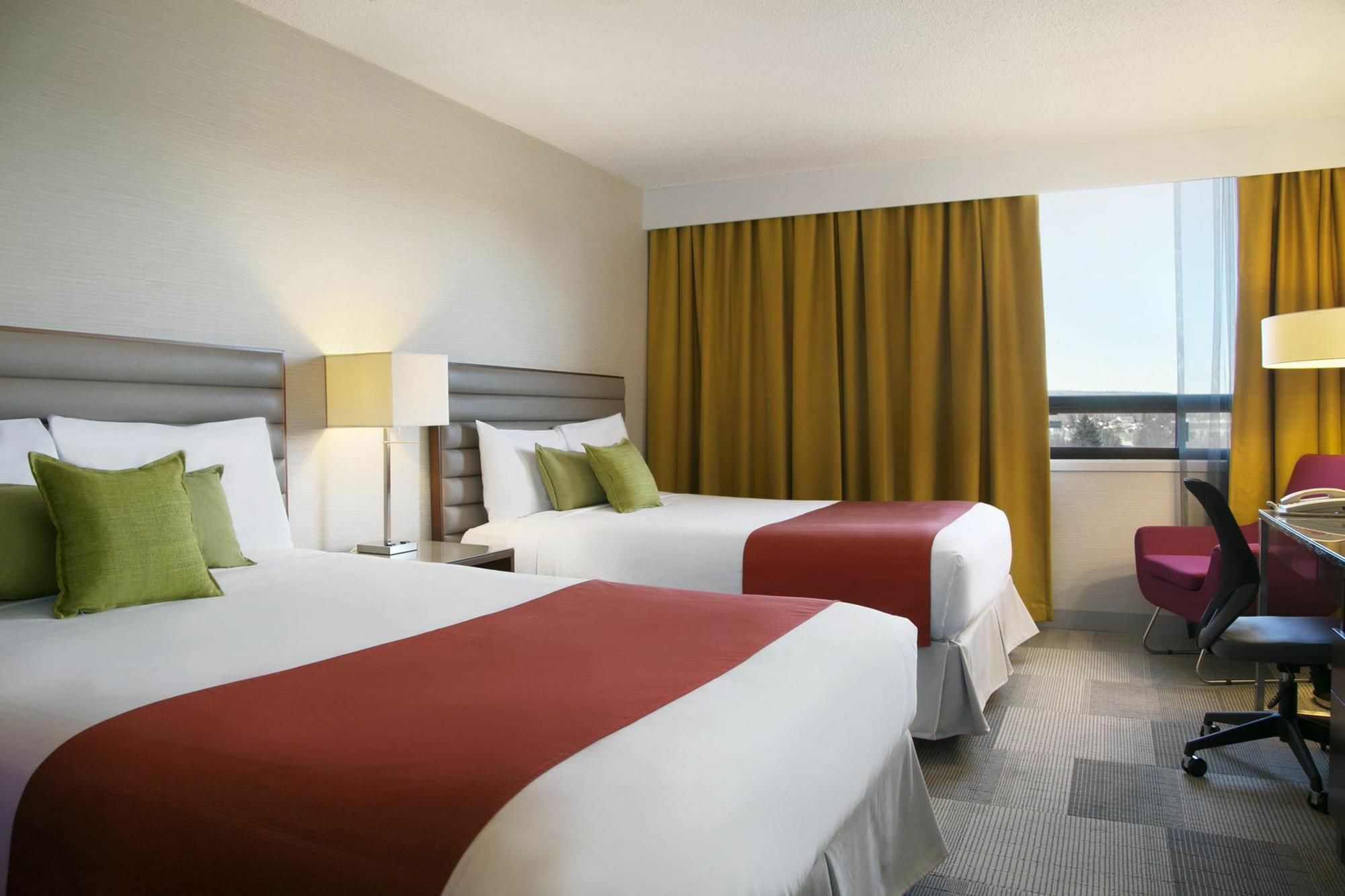 Coast Prince George Hotel By Apa Bagian luar foto