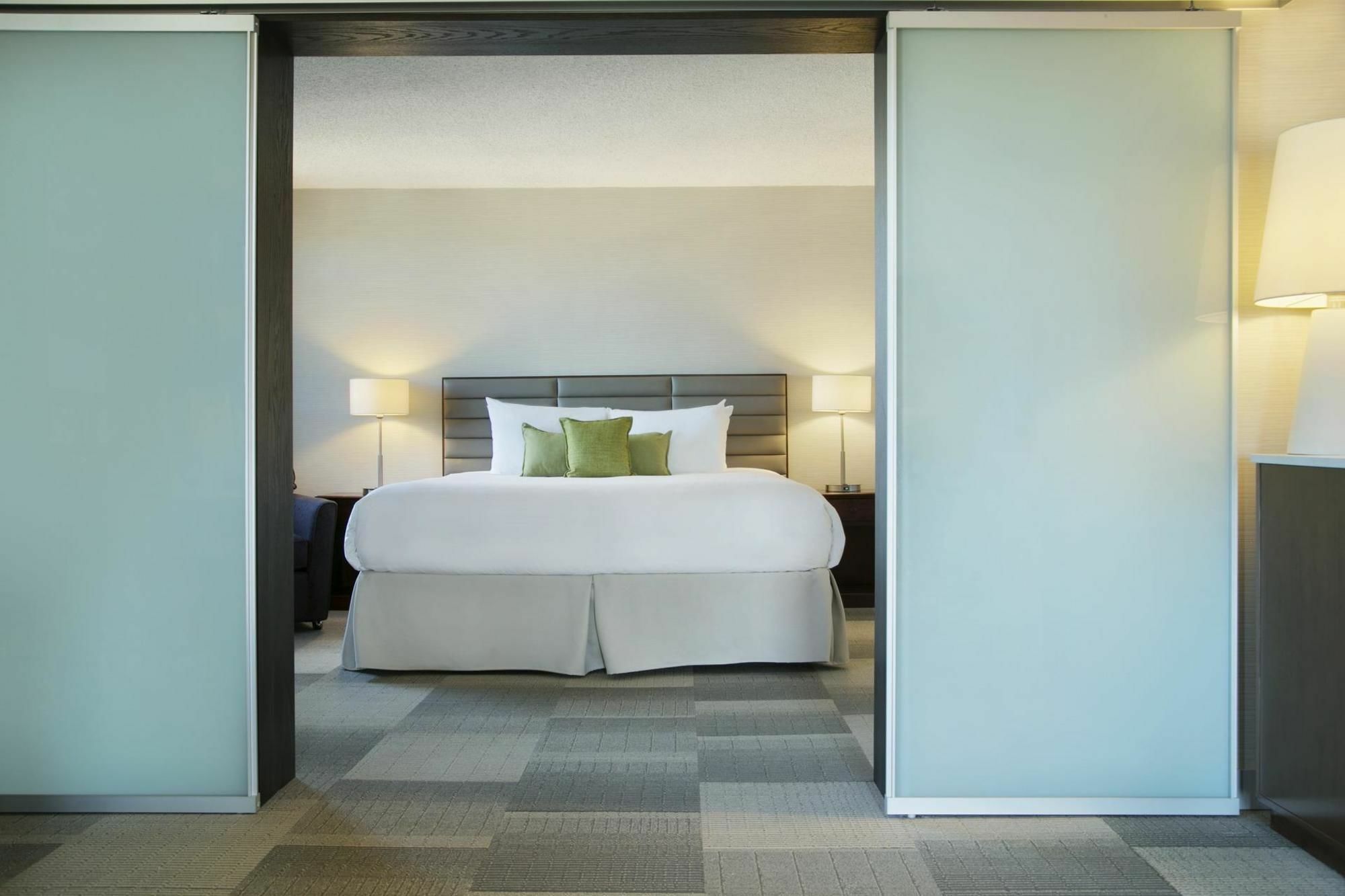 Coast Prince George Hotel By Apa Bagian luar foto