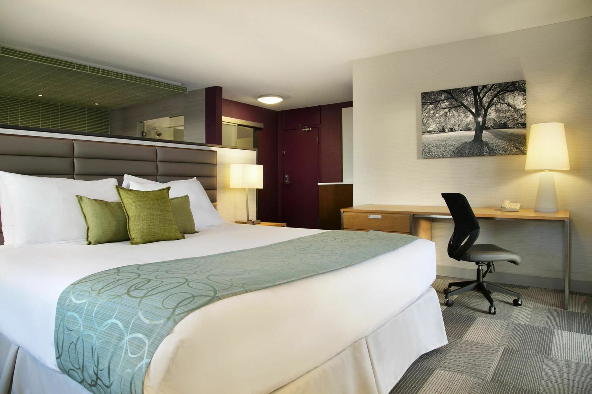 Coast Prince George Hotel By Apa Bagian luar foto