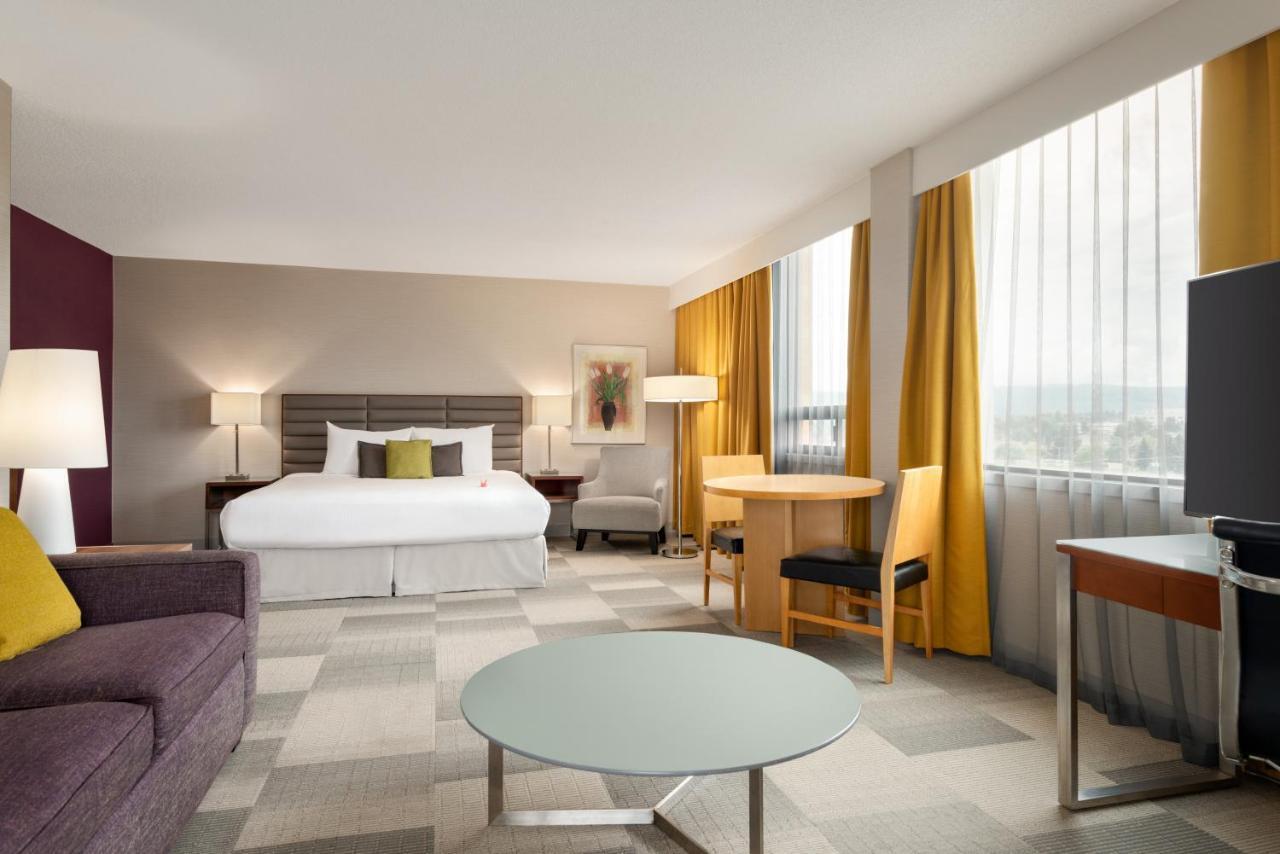 Coast Prince George Hotel By Apa Bagian luar foto