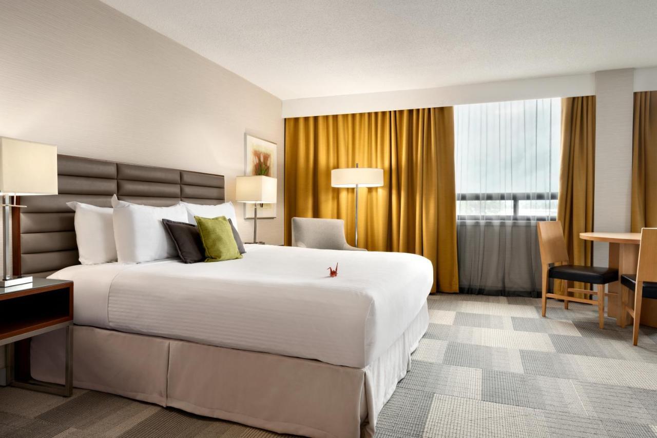 Coast Prince George Hotel By Apa Bagian luar foto